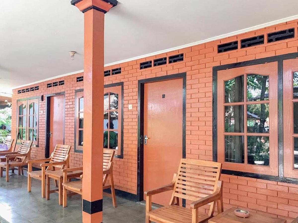 Oka Homestay Mitra Reddoorz マタラム エクステリア 写真