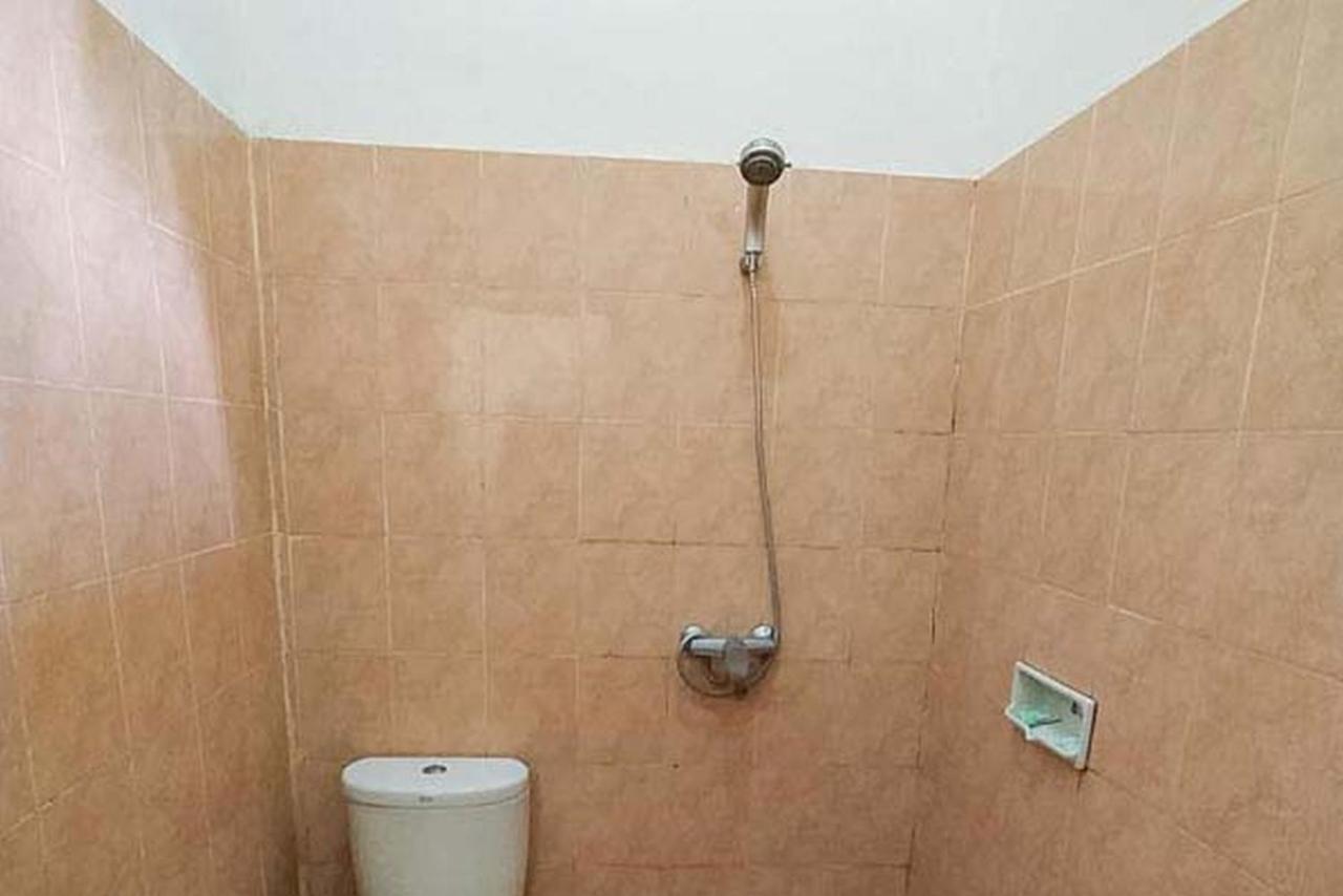 Oka Homestay Mitra Reddoorz マタラム エクステリア 写真
